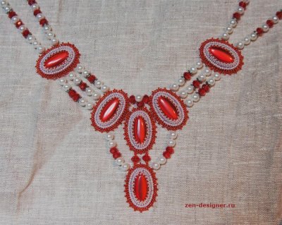 Ожерелье из бисера с кабошонами кошачий глаз