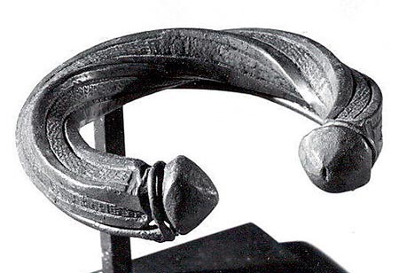 металлический браслет