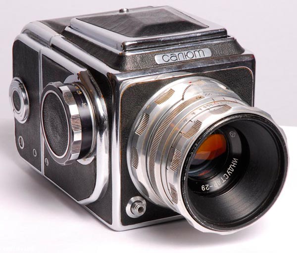 Советский фотоаппарат Салют